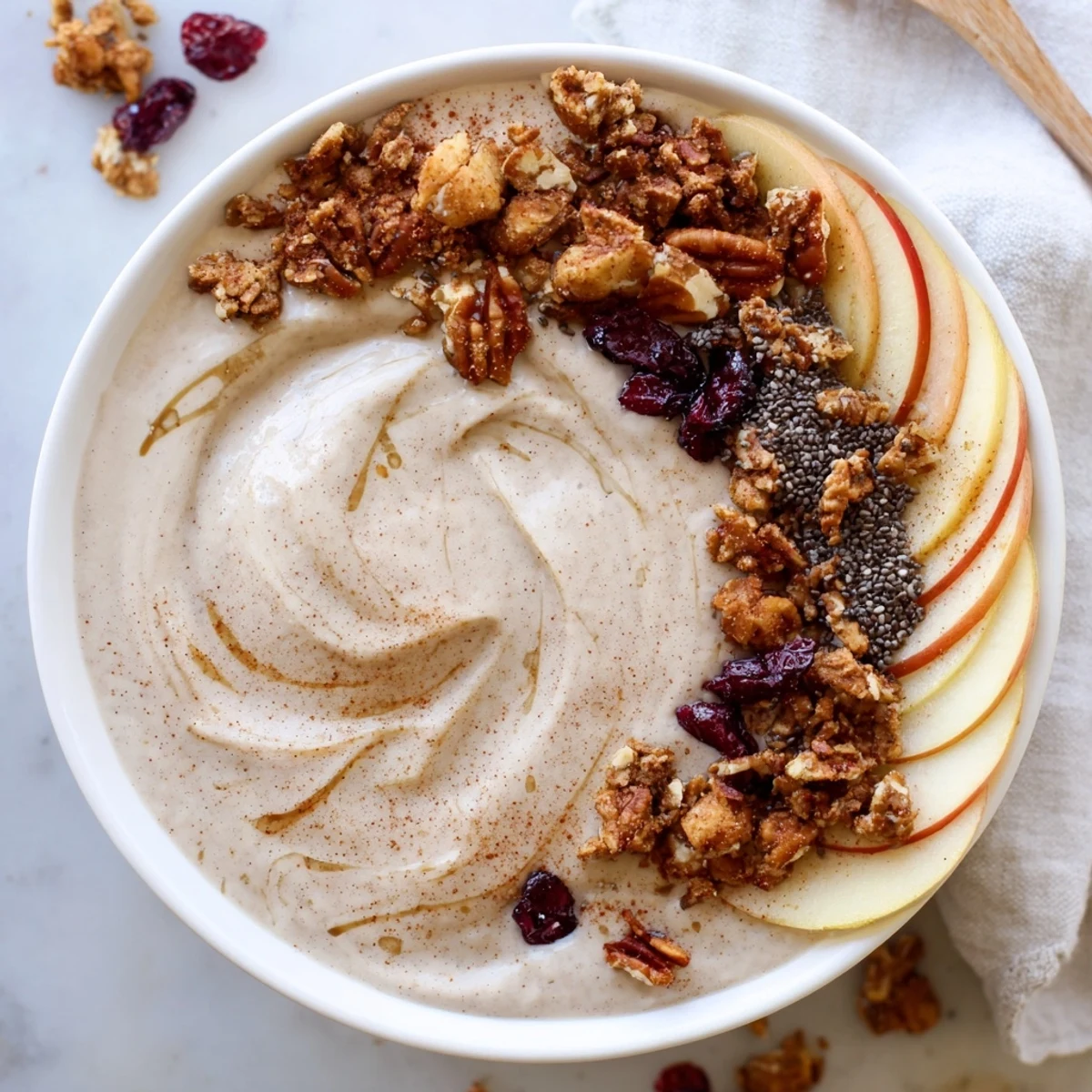 A colorful gingerbread smoothie bowl topped with fresh fruit and crunchy granola, ready to eat.